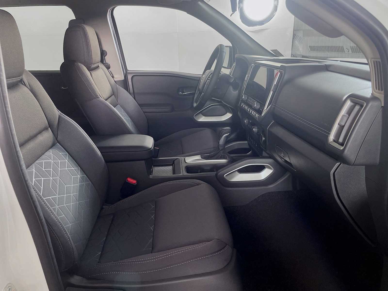 2025 Nissan Frontier SV photo 25
