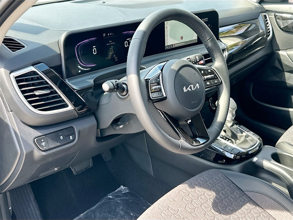 2025 Kia Seltos S photo 4