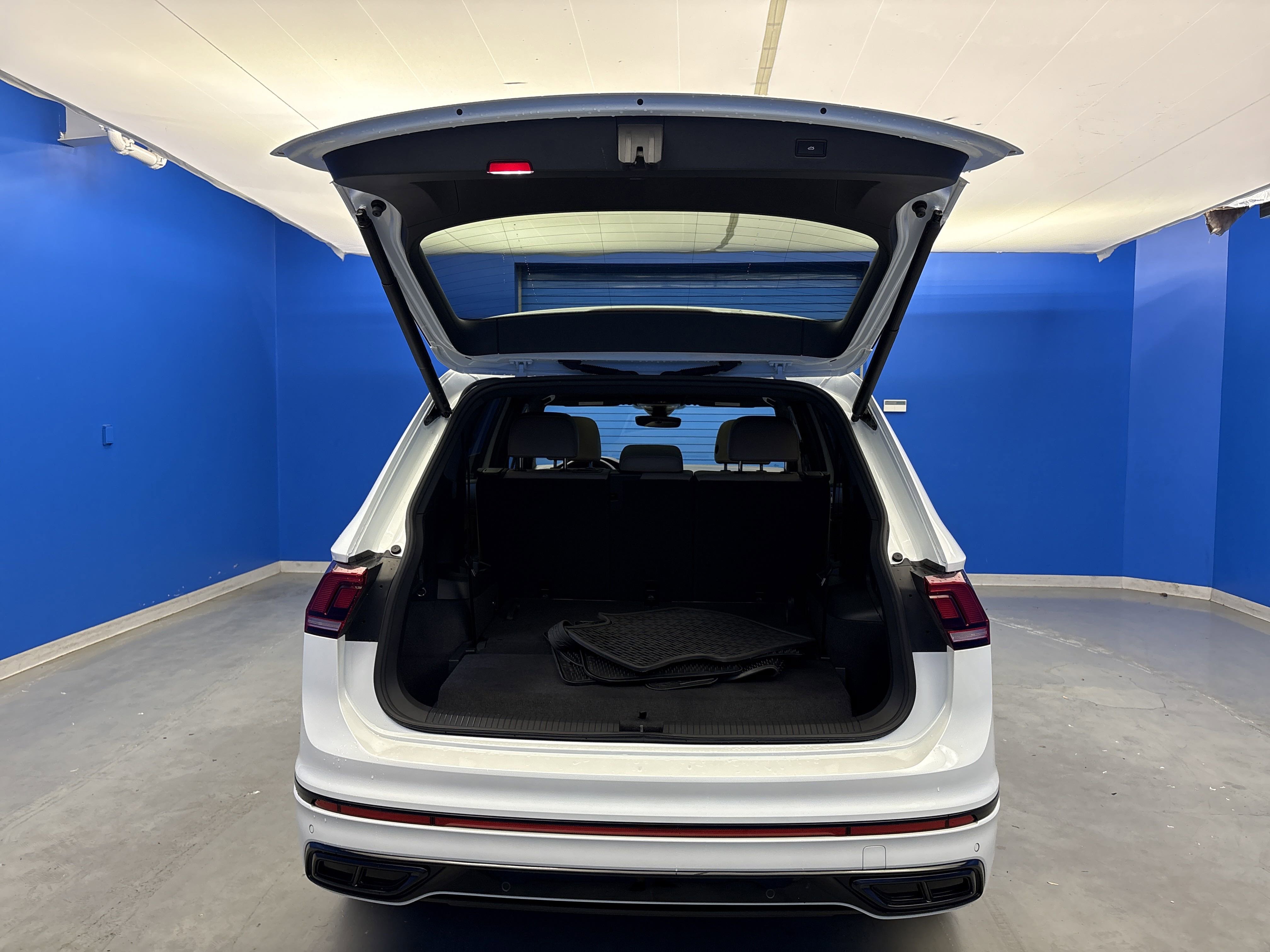 2024 Volkswagen Tiguan SE R-Line Black photo 23