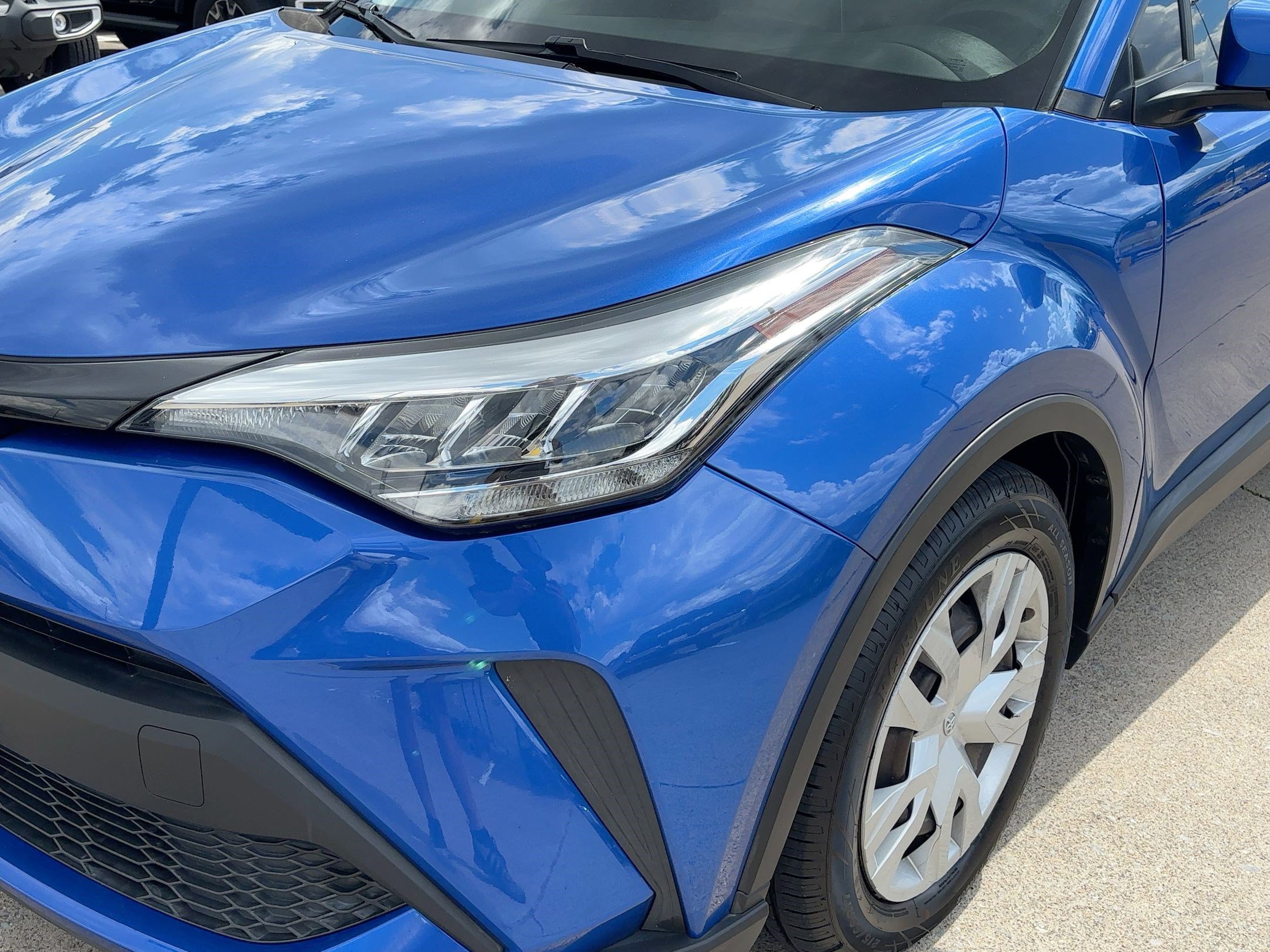 2020 Toyota C-HR LE photo 10