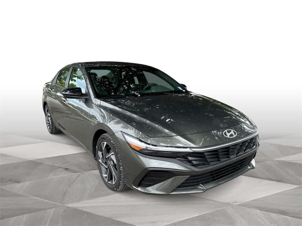 2025 Hyundai Elantra SEL Sport photo 2