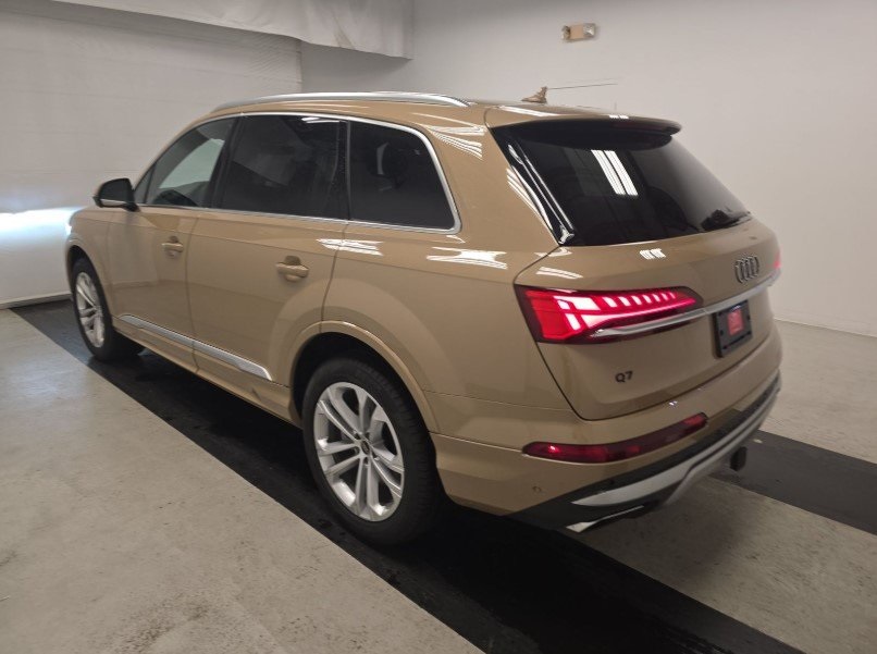 2025 Audi Q7 55 Premium Plus photo 4