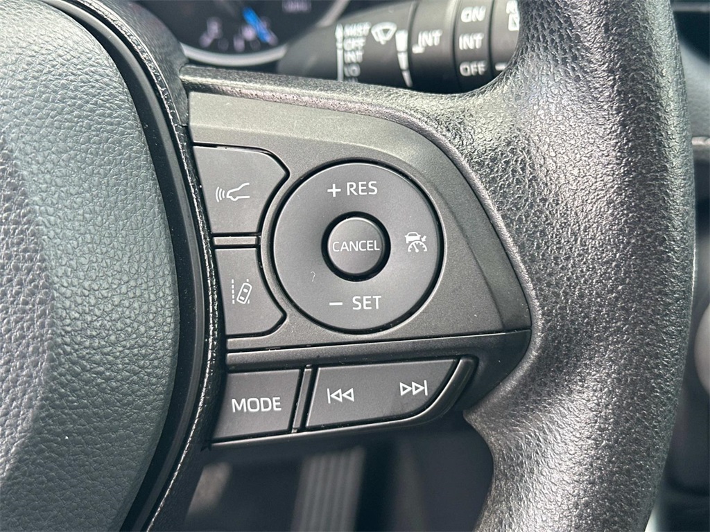 2021 Toyota RAV4 Hybrid XLE photo 22