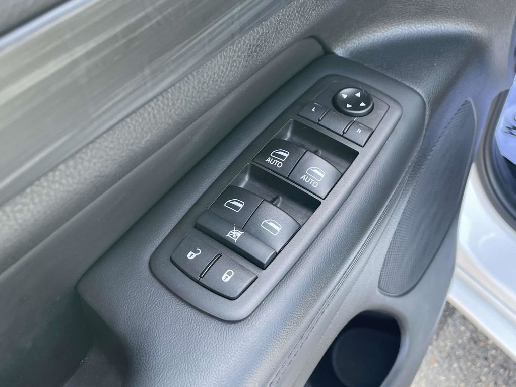 2021 Jeep Grand Cherokee Laredo X photo 19