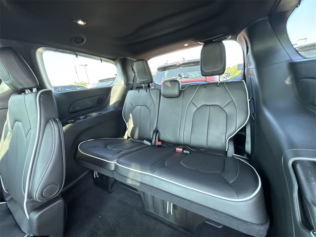 2026 Chrysler Pacifica Limited photo 30