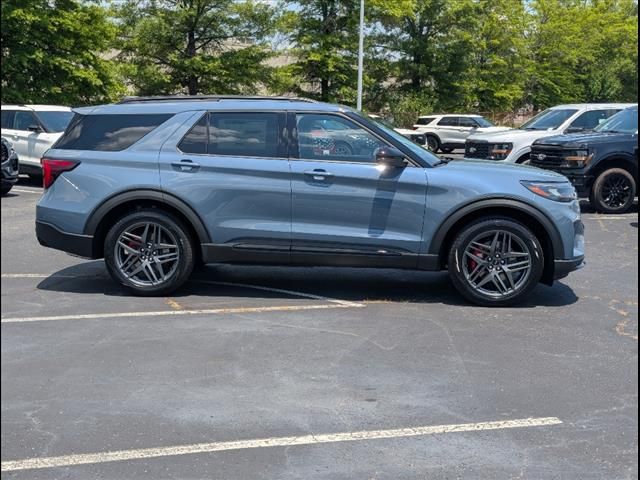 2025 Ford Explorer ST photo 3