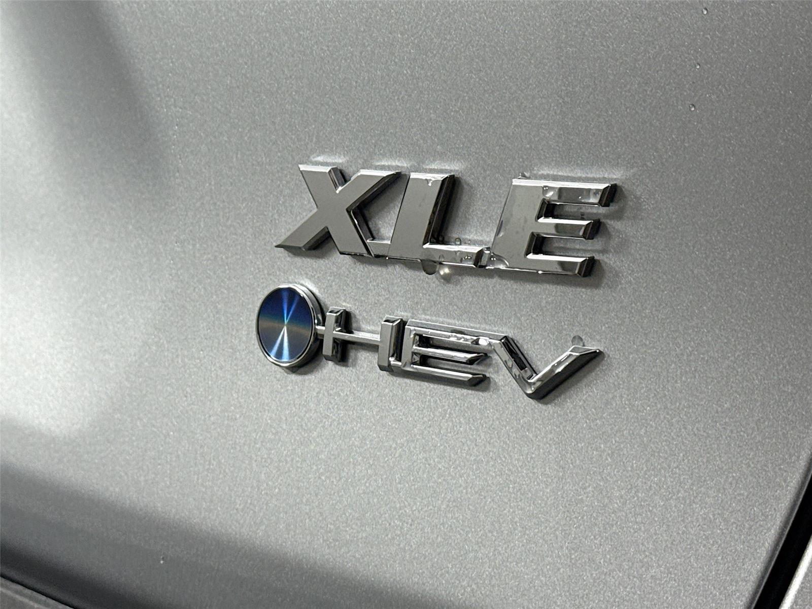 2025 Toyota RAV4 Hybrid XLE Premium photo 8