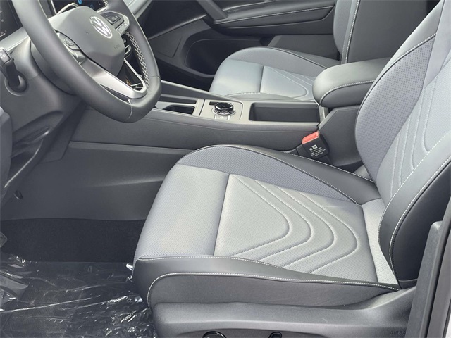 2025 Volkswagen Tiguan SE photo 11
