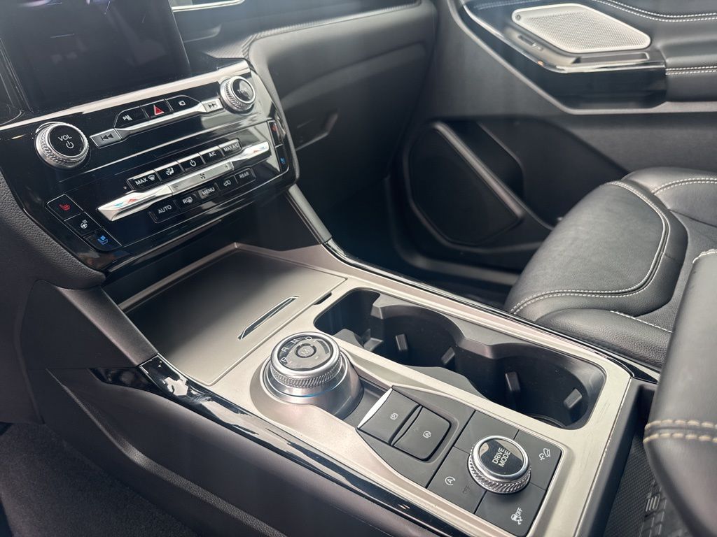 2023 Ford Explorer ST photo 28