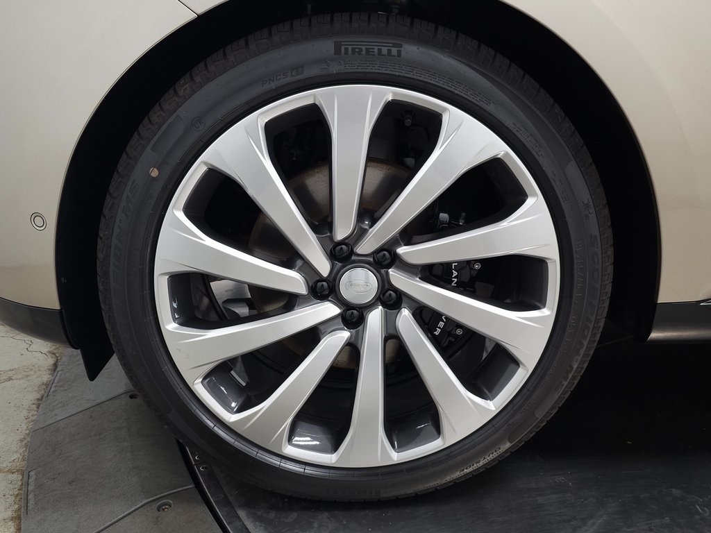 2025 LAND ROVER RANGE ROVER - Image 9