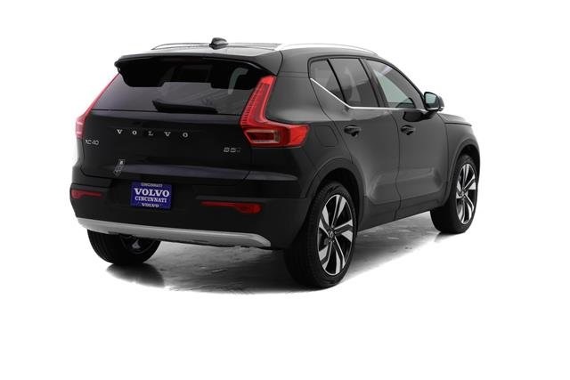 2025 Volvo XC40 photo 4