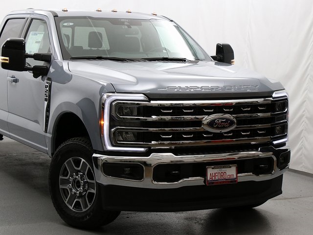 2026 Ford F-250 Lariat photo 2