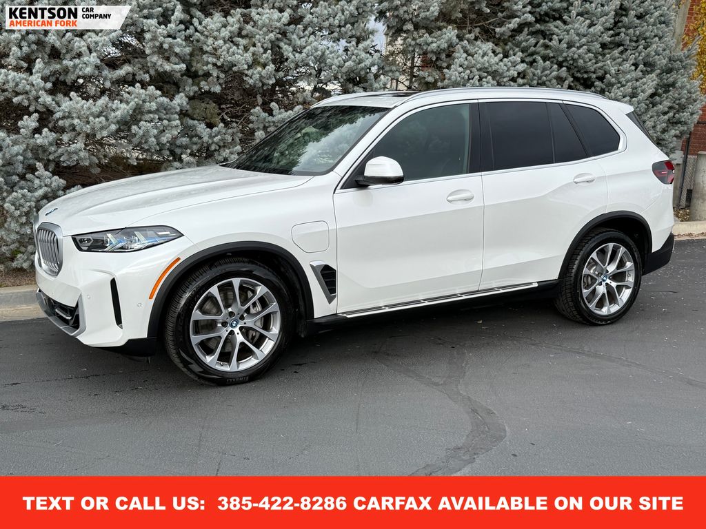 2025 BMW X5 50e's photo