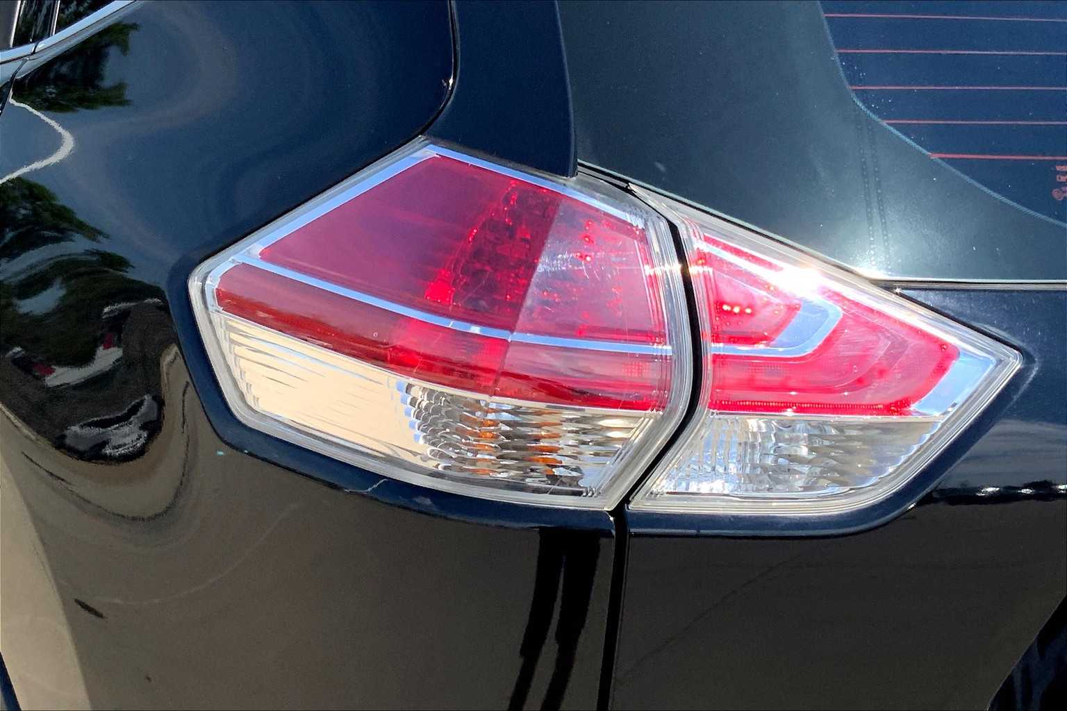 2014 Nissan Rogue S photo 24