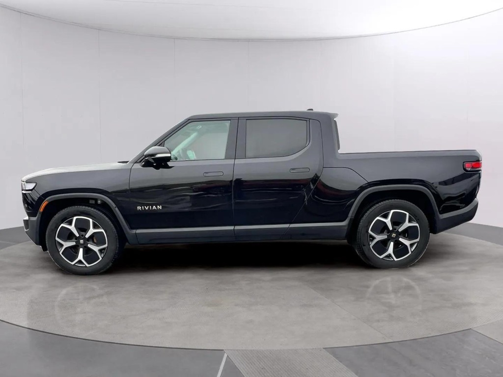 Used 2022 Rivian R1T Adventure with VIN 7FCTGAAA1NN016119 for sale in Mount Pleasant, WI