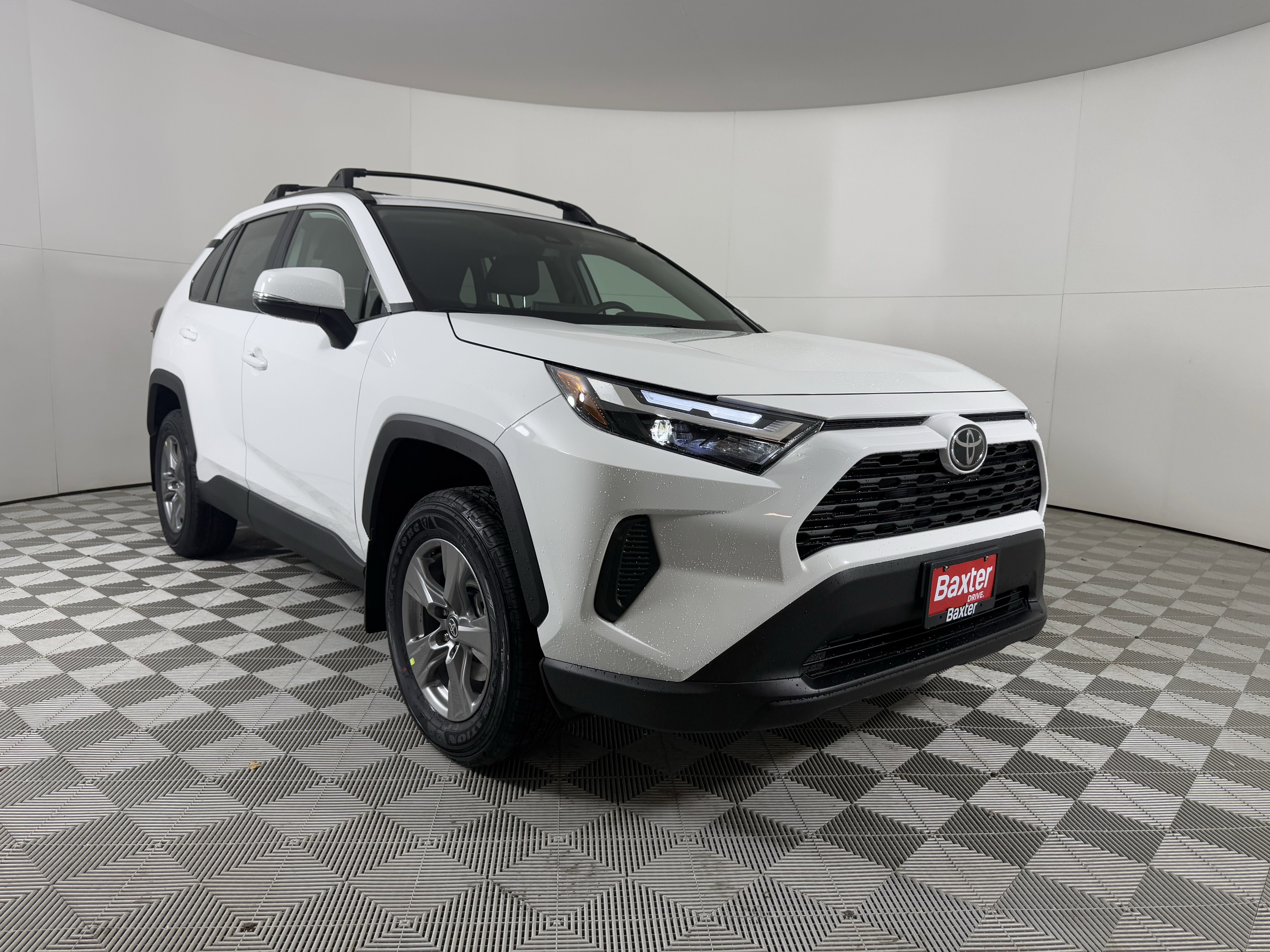 2025 Toyota RAV4 XLE's photo