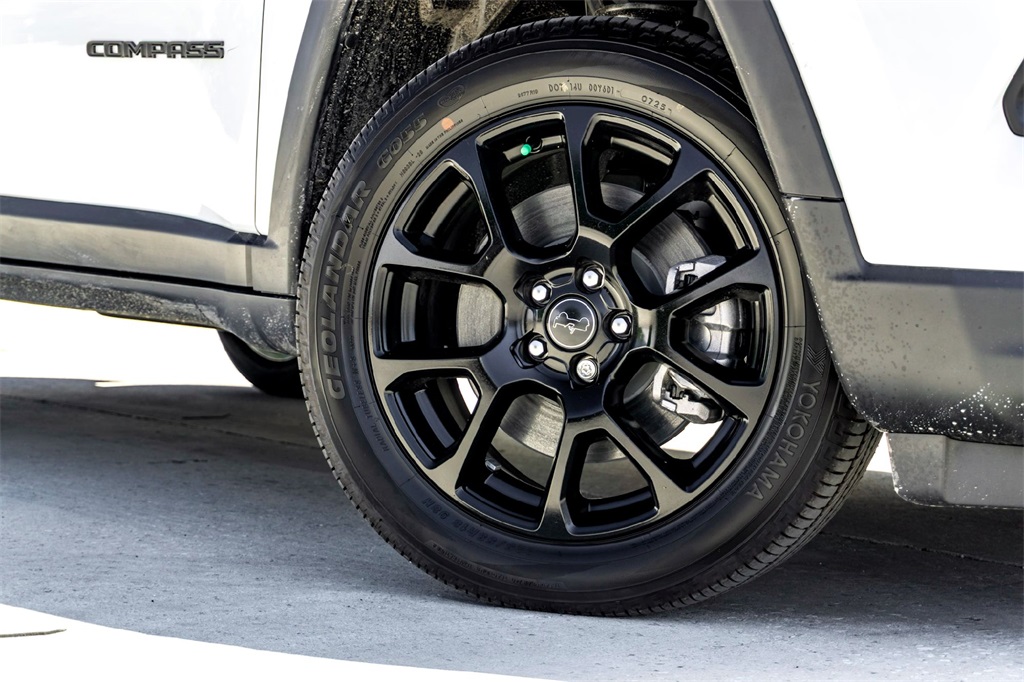 2026 Jeep Compass Latitude photo 2