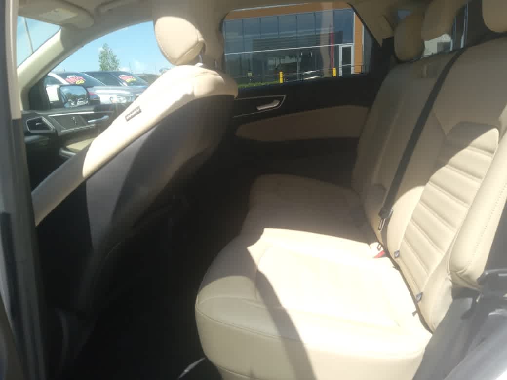 2019 Ford Edge SEL photo 9