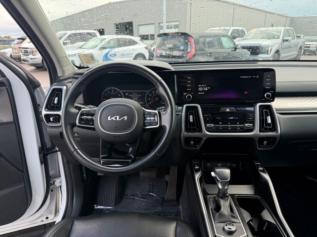 2023 Kia Sorento S photo 13
