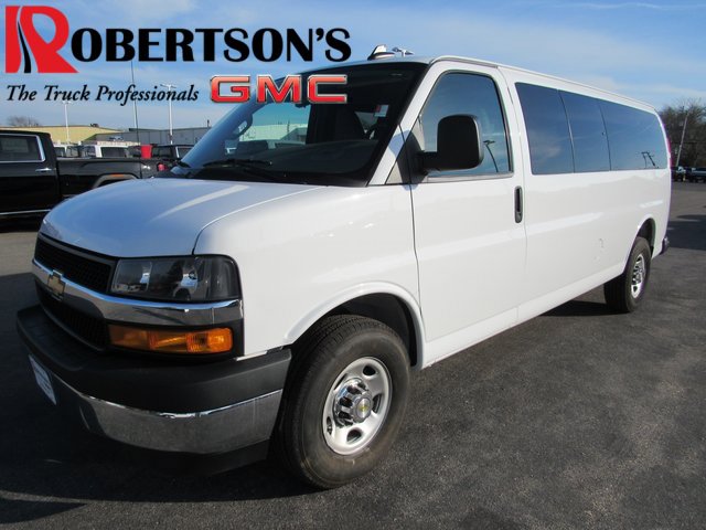 2024 Chevrolet Express Passenger LT's photo