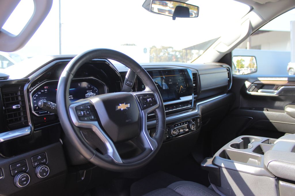2024 Chevrolet Silverado 1500 LT photo 12