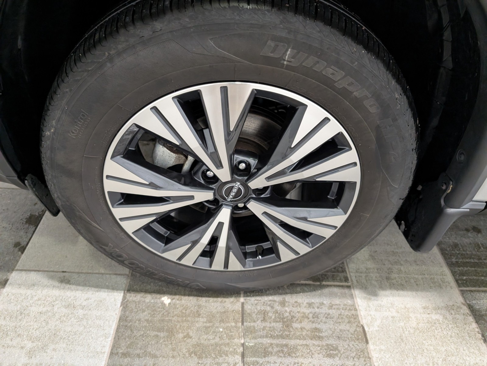 2023 Nissan Rogue SV photo 4