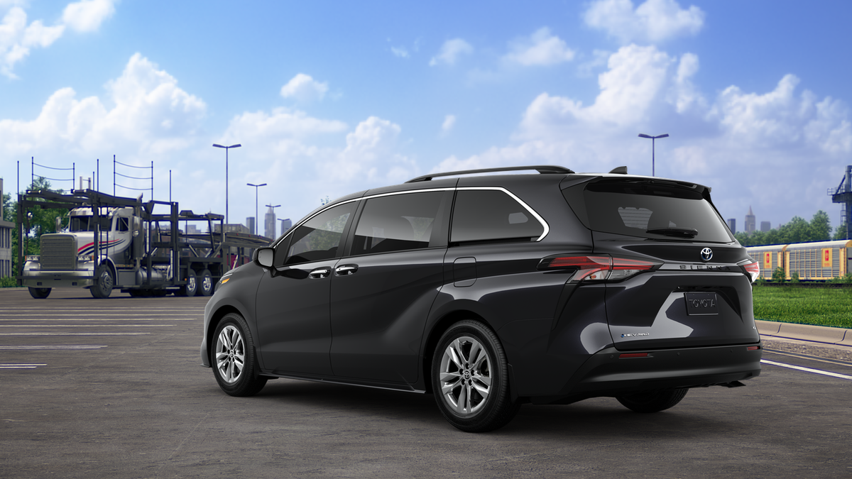 2025 Toyota Sienna XLE photo 6