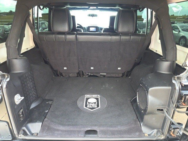 2012 Jeep Wrangler Unlimited Call of Duty: MW3 Edition photo 9