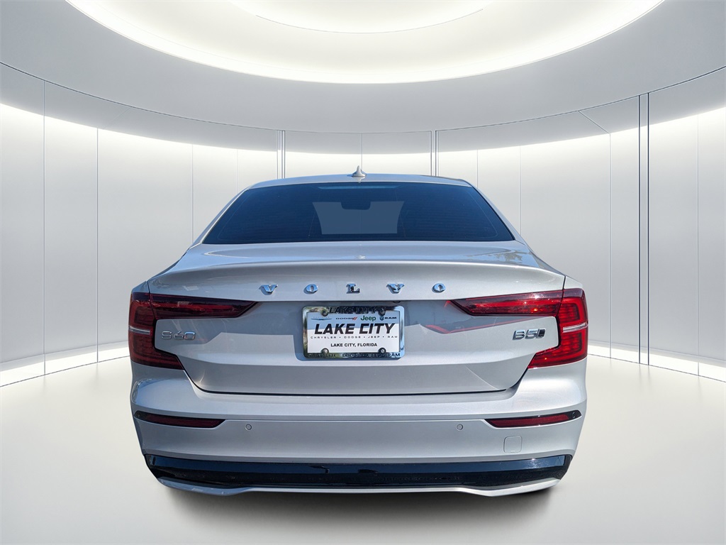 2024 Volvo S60 B5 Plus photo 3