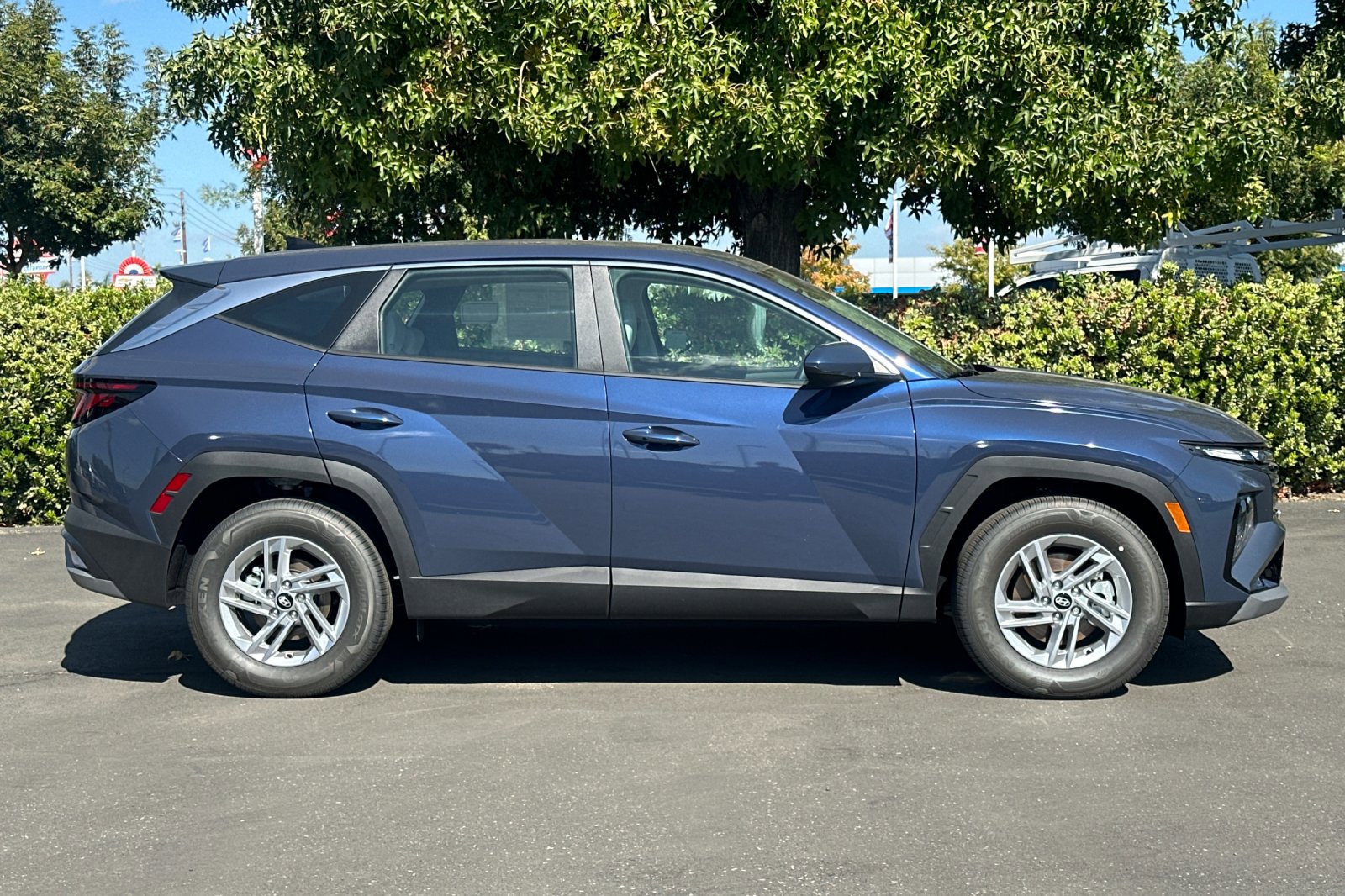 2025 Hyundai Tucson SE photo 3