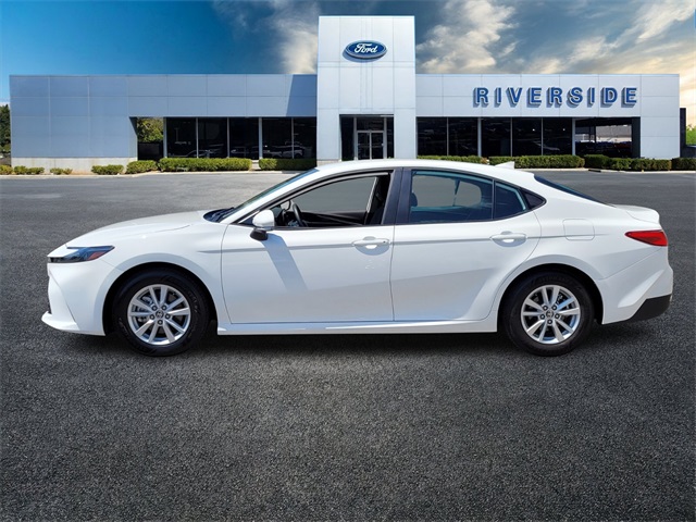2025 Toyota Camry LE photo 4