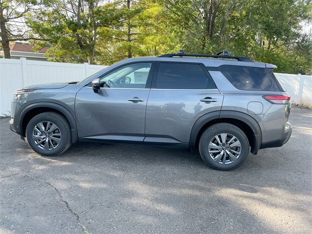 2025 Nissan Pathfinder SV photo 10