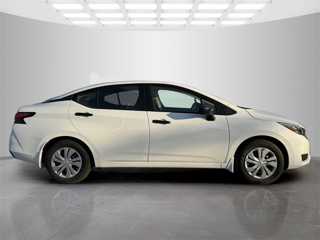 2025 Nissan Versa S photo 4