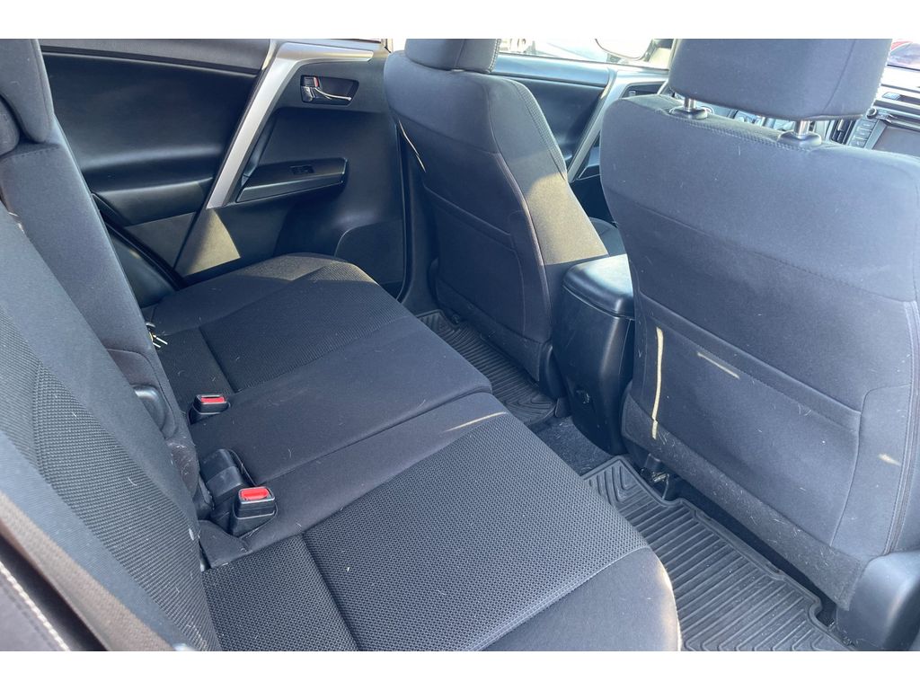 2017 Toyota RAV4 XLE photo 18