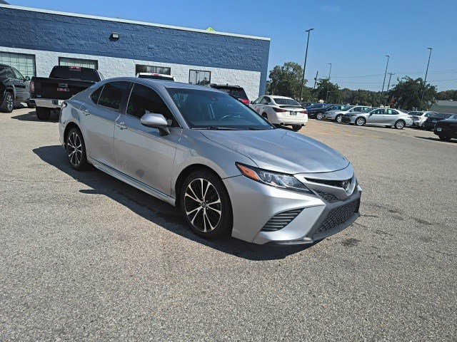 2020 Toyota Camry SE photo 7