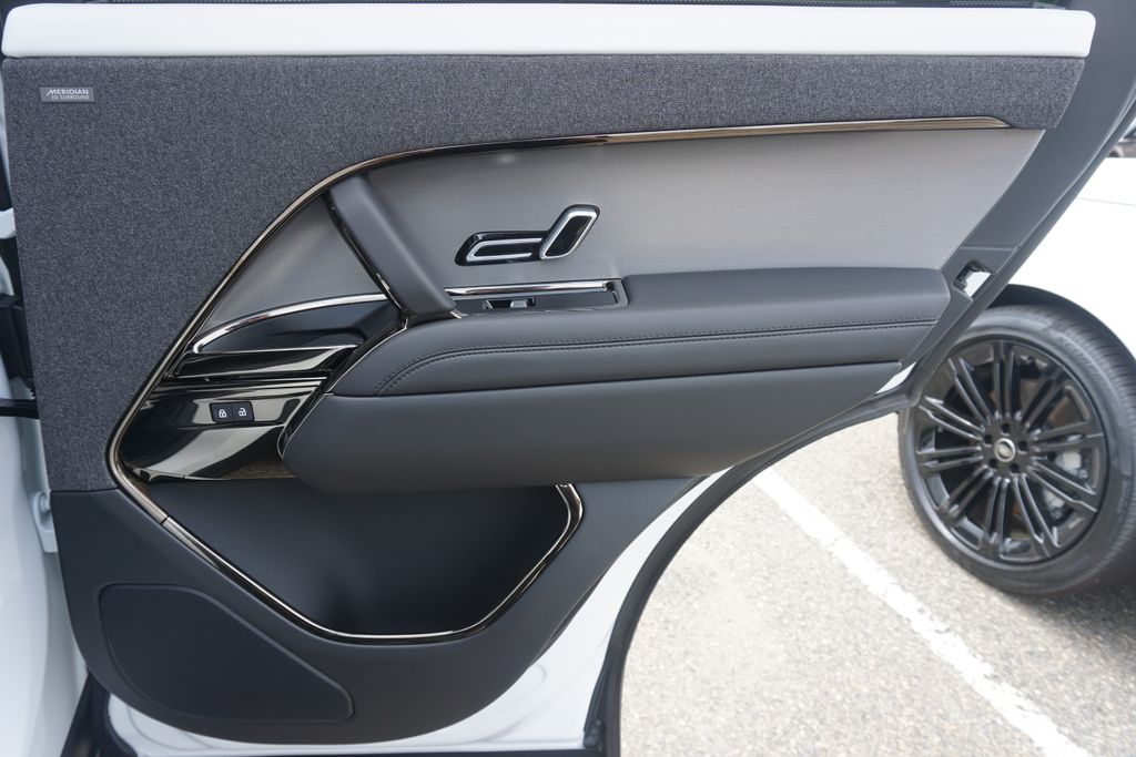 2025 Land Rover Range Rover Sport SE photo 22