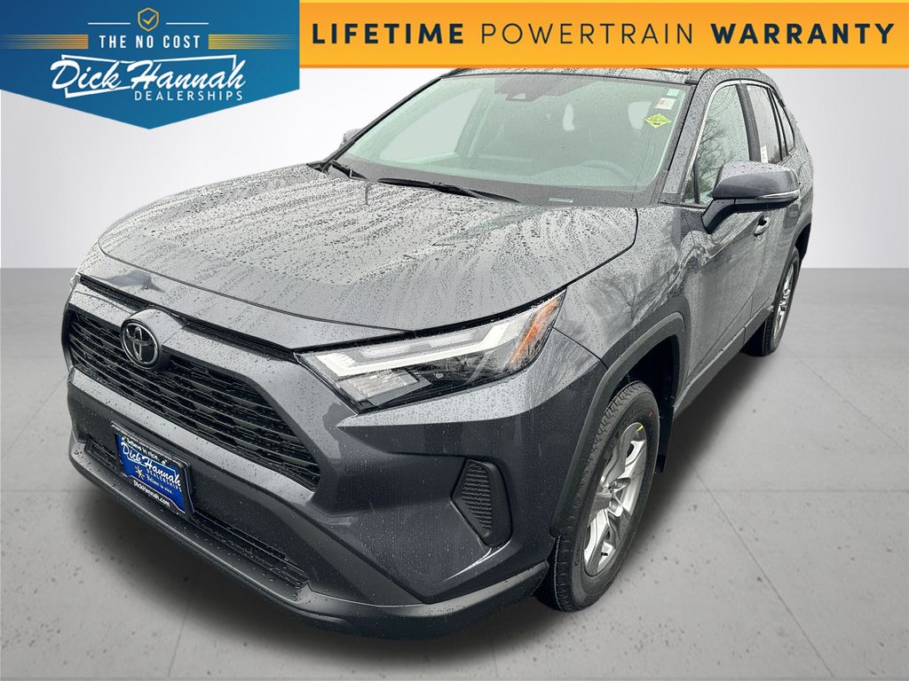 2025 Toyota RAV4 XLE's photo