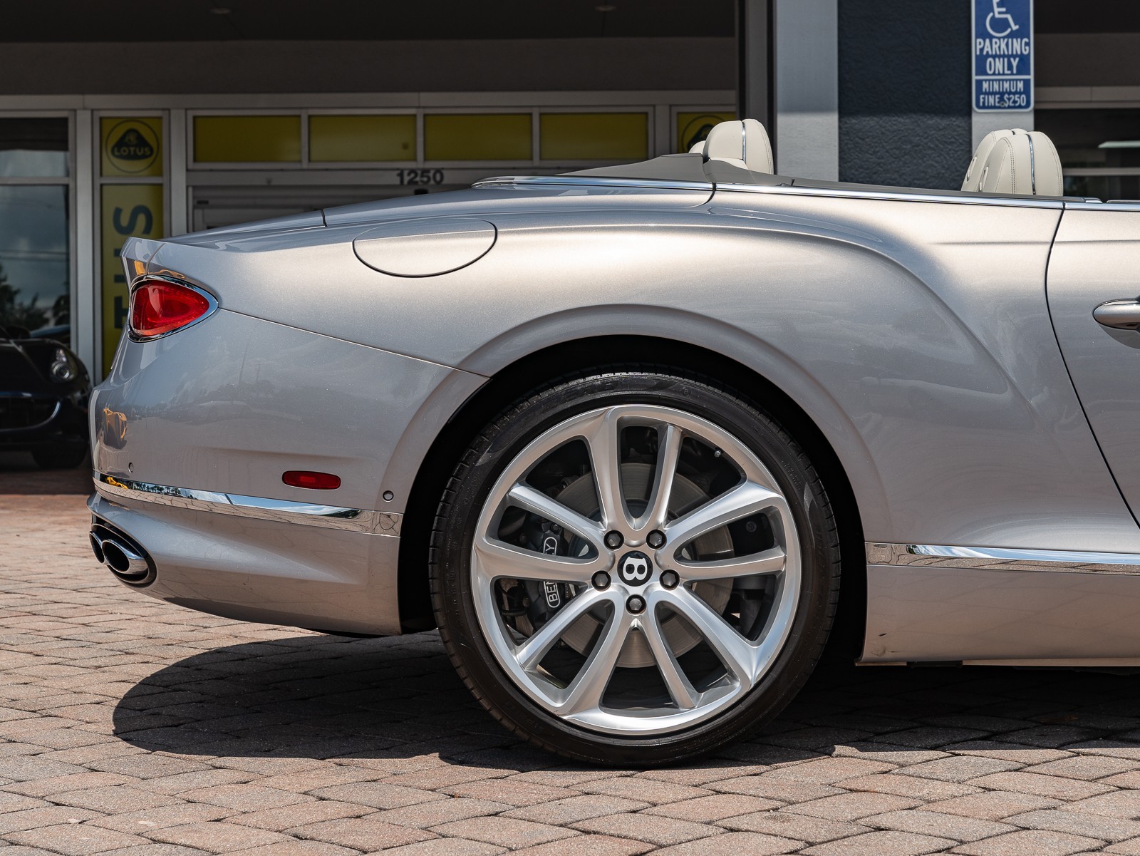 2022 Bentley Continental GT V8 photo 23