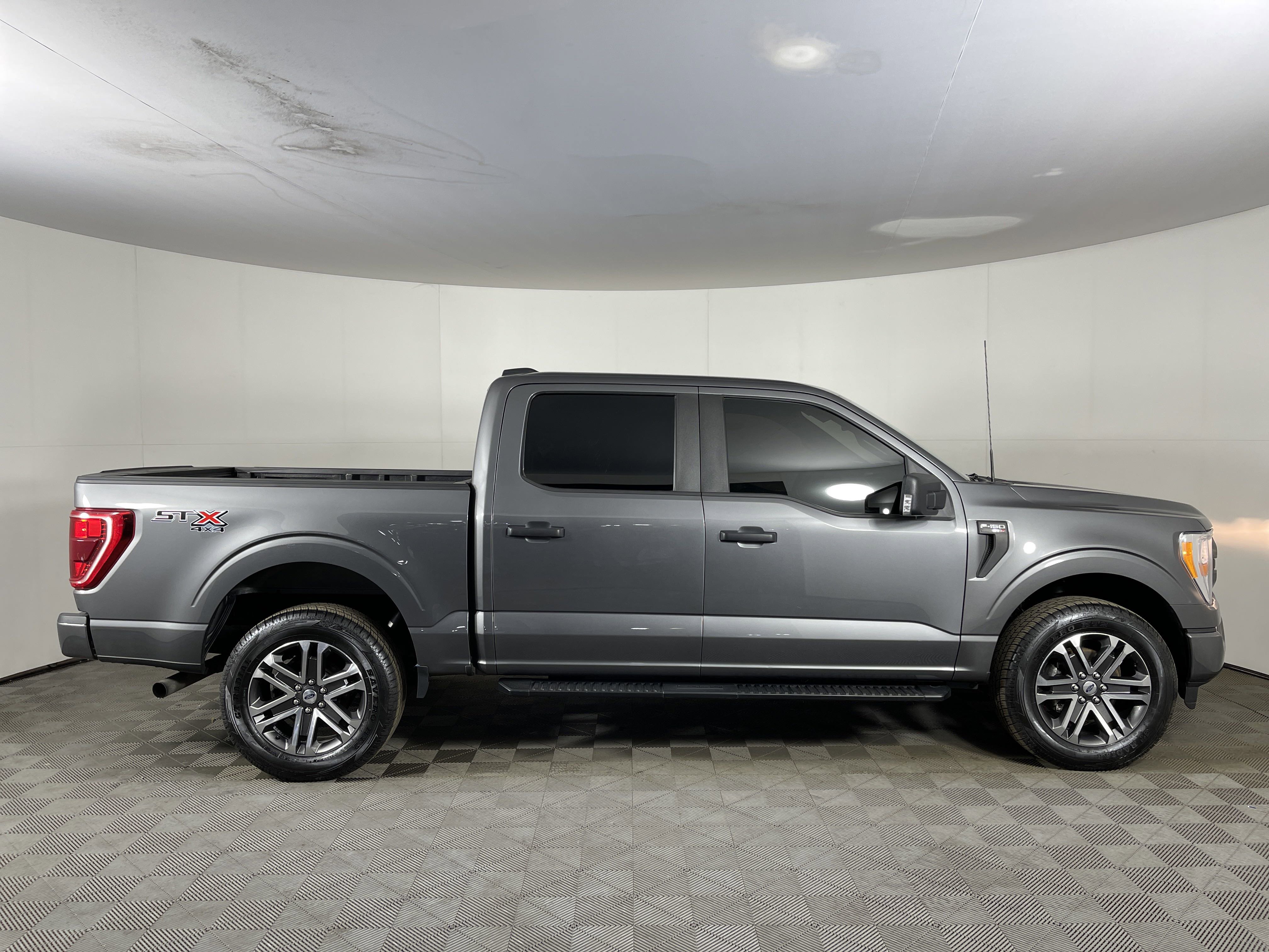 2022 Ford F-150 XL photo 4