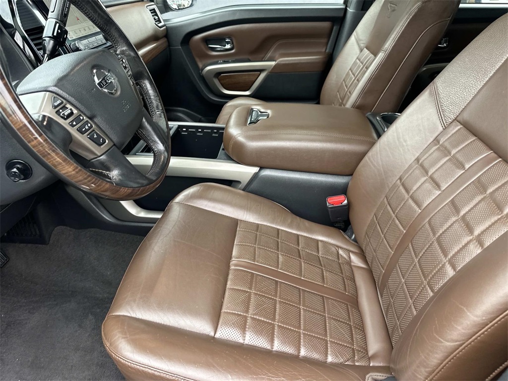 2021 Nissan Titan Platinum Reserve photo 8