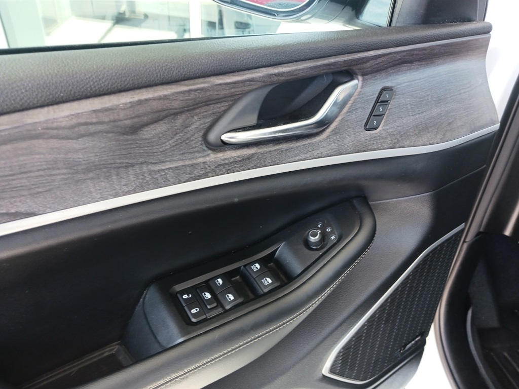 2024 Jeep Grand Cherokee Limited photo 8
