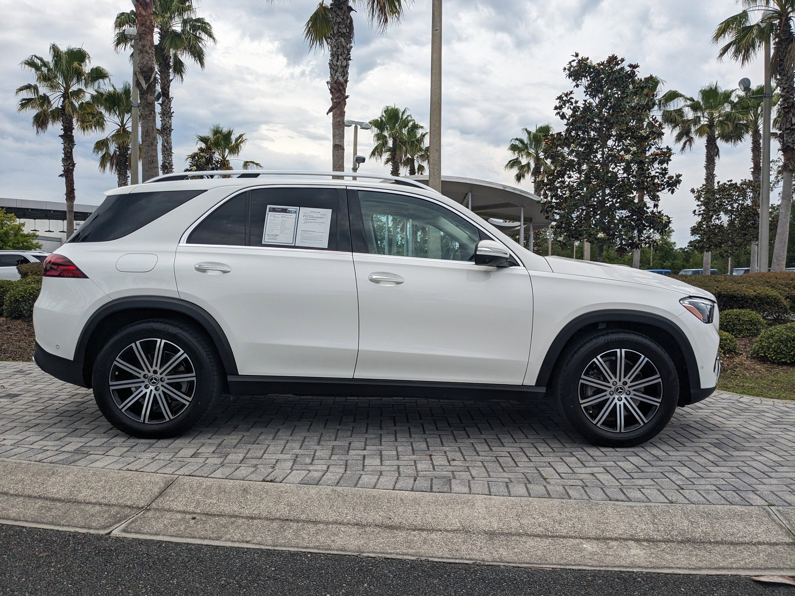 2024 Mercedes Benz GLE 450e photo 4