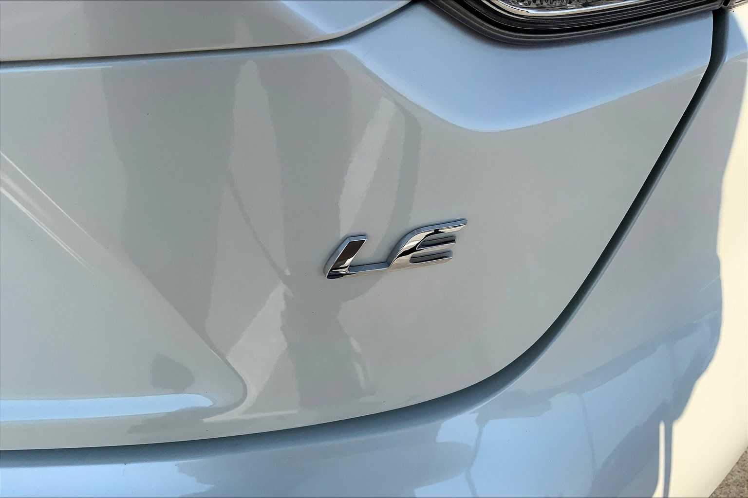 2020 Toyota Corolla LE photo 9