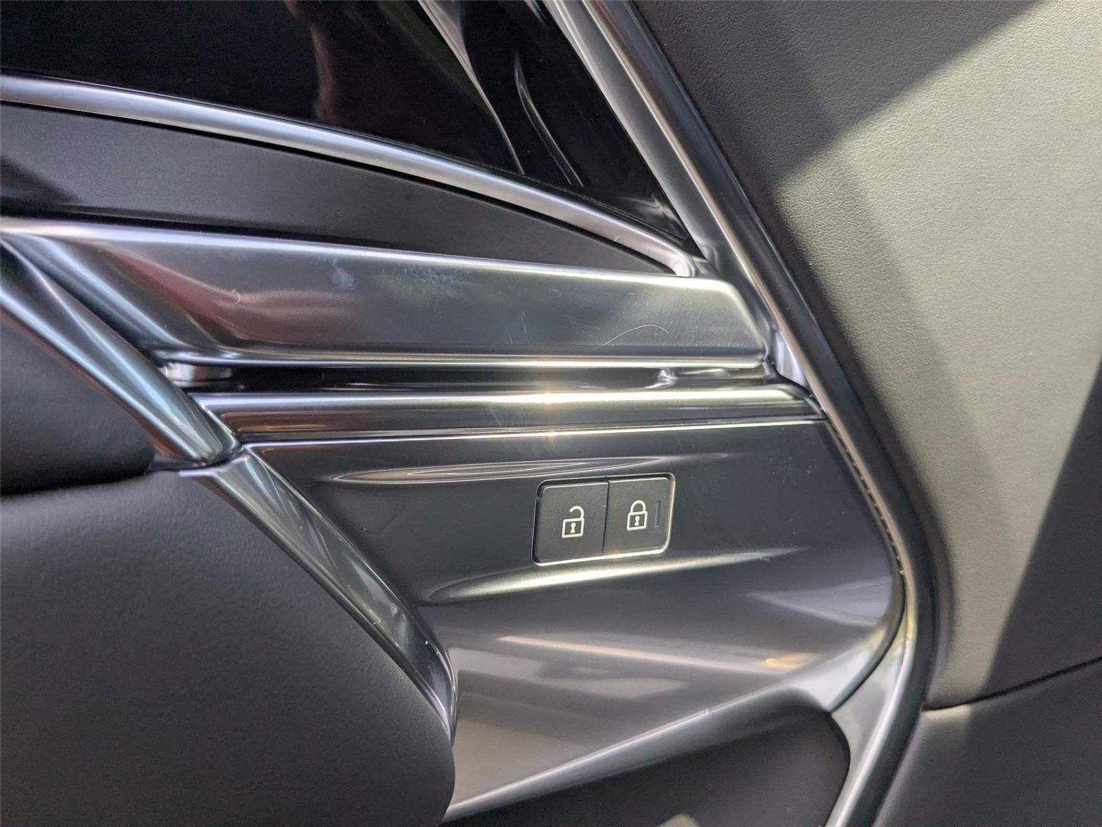 2025 Land Rover Range Rover SE photo 6