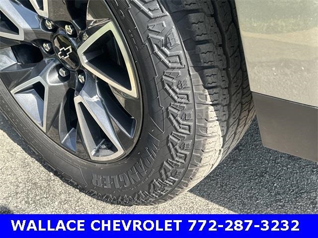 2023 Chevrolet Suburban Z71 photo 14