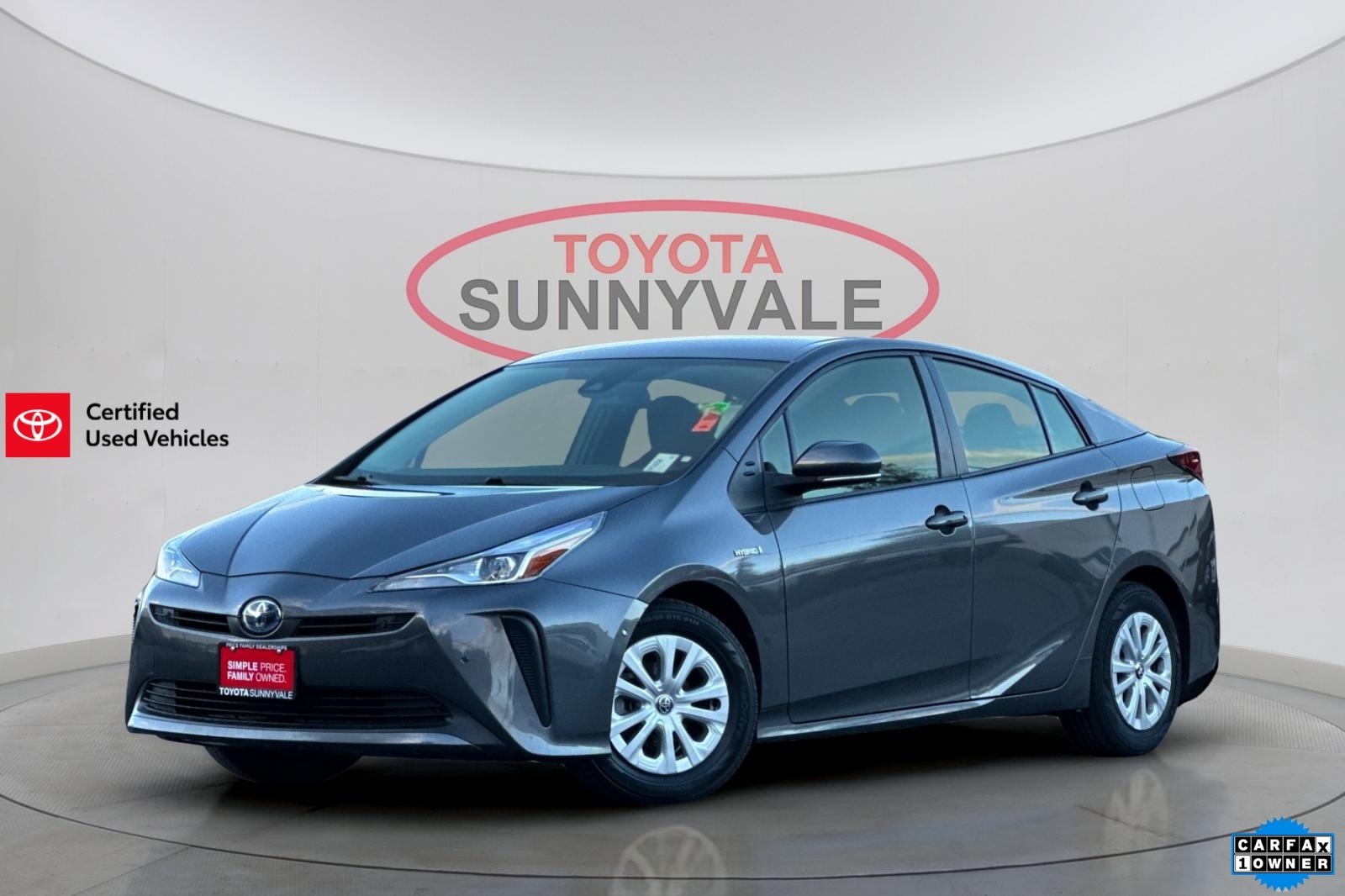 2022 Toyota Prius LE's photo