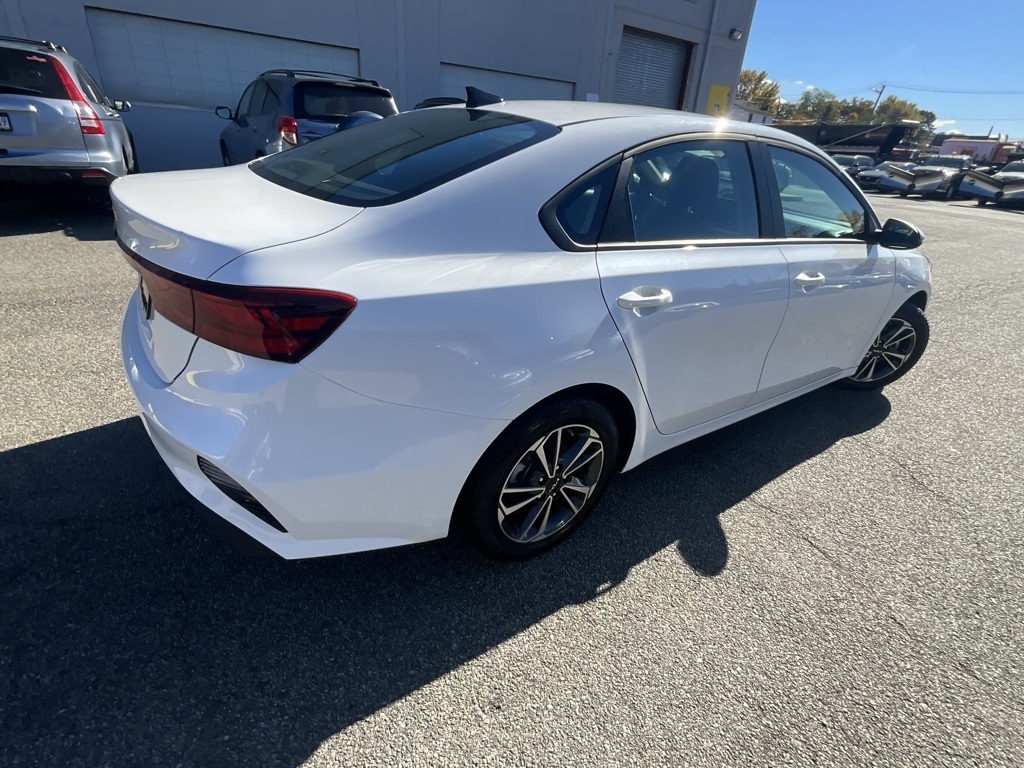 2024 Kia Forte LXS photo 4