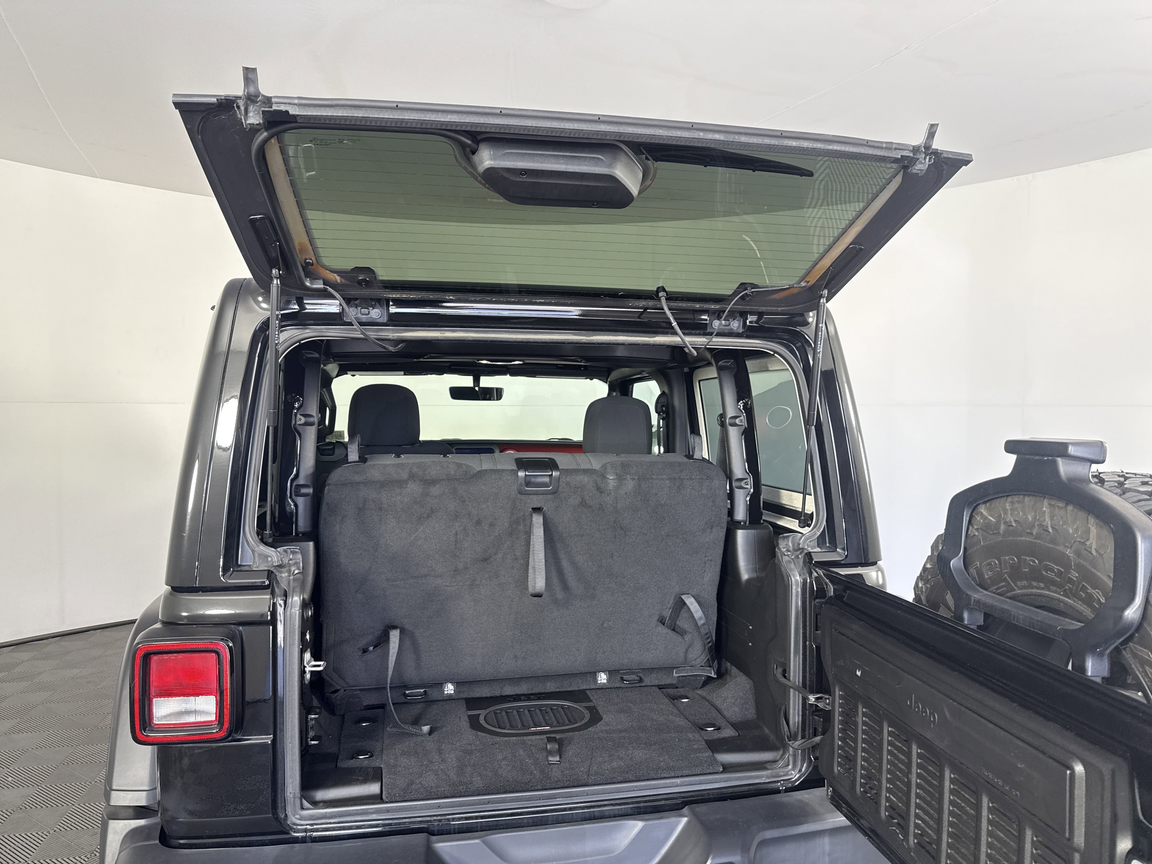 2019 Jeep Wrangler Rubicon photo 14