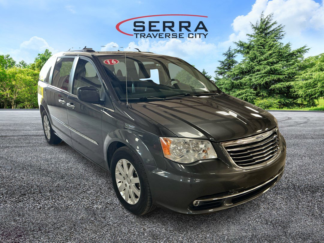 2016 Chrysler Town & Country Touring photo 3