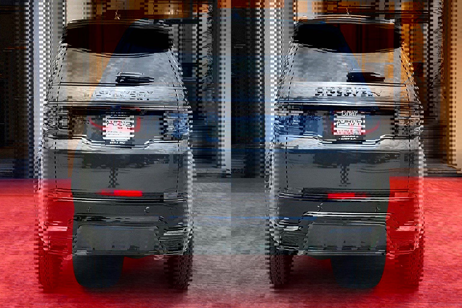 2025 Land Rover Discovery Sport Dynamic SE photo 3
